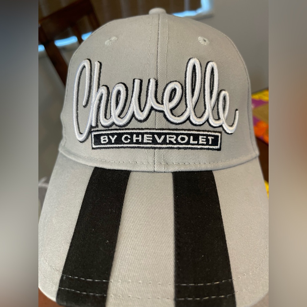 Chevelle by Chevrolet Hat Gray Black
Racing Stripes Ralph White (NEW)